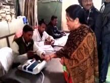 নোট বাতিলের পর মোদী সরকারের প্রথম পরীক্ষা, দেশে ৭টি কেন্দ্রে আজ উপনির্বাচন