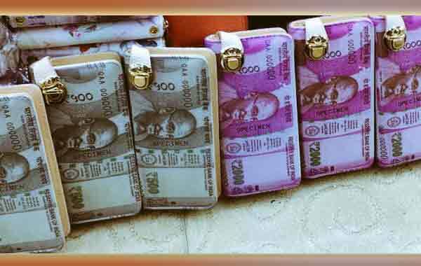 While Were Still Struggling To Accept Our New Notes China Has Already Made Wallets Out Of Them নতুন নোট হাতে পাননি অনেকেই, এরইমধ্যে বাজারে বিকোচ্ছে ৫০০, ২০০০-এর আদলে চিনা ব্যাগ