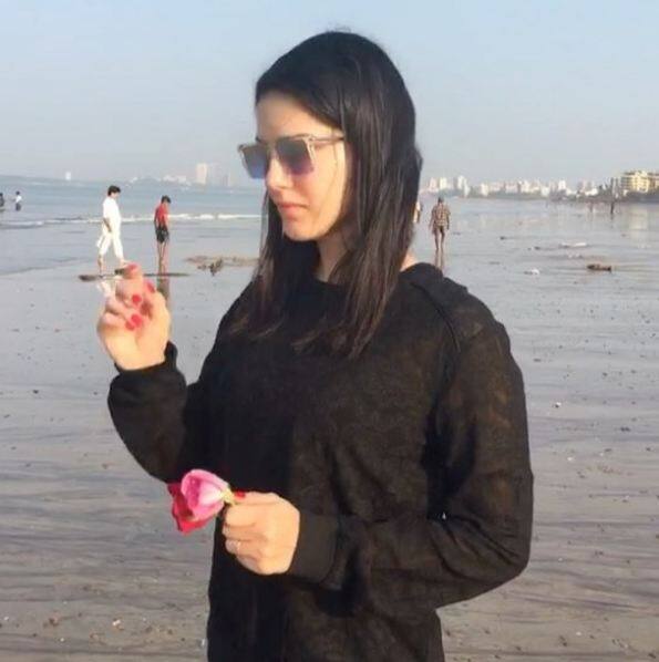 তালিকায় সানি লিওন ছাড়া আর যে চার ভারতীয় মহিলা রয়েছেন, তাঁরা হলেন -- গৌরী চিন্দরকর, মল্লিকা শ্রীনিবাসন, নেহা সিংহ এবং সালুমরদা থিম্মকা।