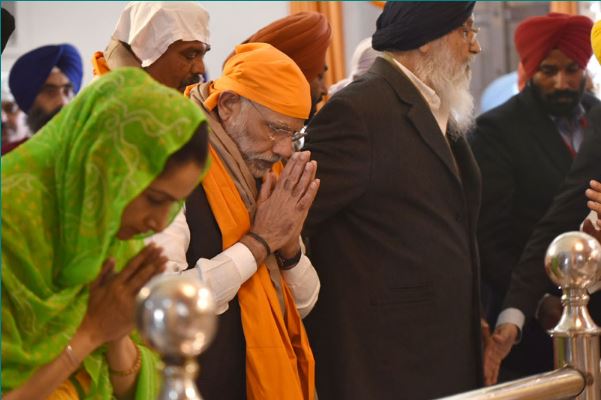 পঞ্জাবের আনন্দপুর সাহিব গুরুদ্বারে প্রার্থনা মোদীর