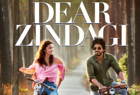 Demonetization What Check Out This Viral Video Of Shah Rukh Fans Throwing Notes At His Dear Zindagi Entry Scene ভিডিওতে দেখুন: ‘ডিয়ার জিন্দেগি’-তে শাহরুখের এন্ট্রি দৃশ্যে টাকার বৃষ্টি অনুরাগীদের
