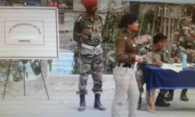 রাজ্যের বিভিন্ন জেলায় সেনাকর্মীরা টোল প্লাজায় গাড়ির সংখ্যা সংক্রান্ত তথ্য সংগ্রহ করছেন।