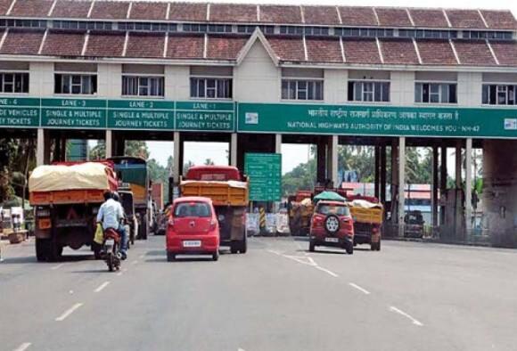 Relaxation Provided At National Highways After Demonetisation Ends Swipe Machines Placed জাতীয় সড়কে পুরনো নোটের ব্যবহার বন্ধ, বসানো হল সোয়াইপ মেশিন