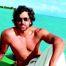 কার সঙ্গে সিঙ্গাপুর ঘুরে এলেন হৃতিক? এতদিনে জানা গেল সত্যি!