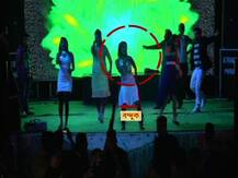 ভিডিওতে দেখুন: সঙ্গে নাচ করতে অস্বীকার, মঞ্চেই অন্ত:সত্ত্বা নর্তকীকে গুলি করে খুন