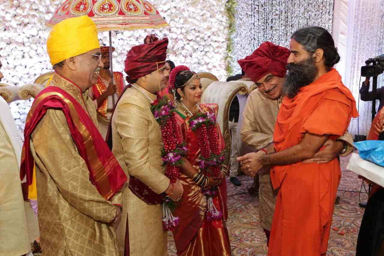 দেশে যখন নোটের আকাল, তখন গড়কড়ীর মেয়ের বিয়ের চোখ ধাঁধানো আয়োজন, প্রশ্ন তুলল অনেক