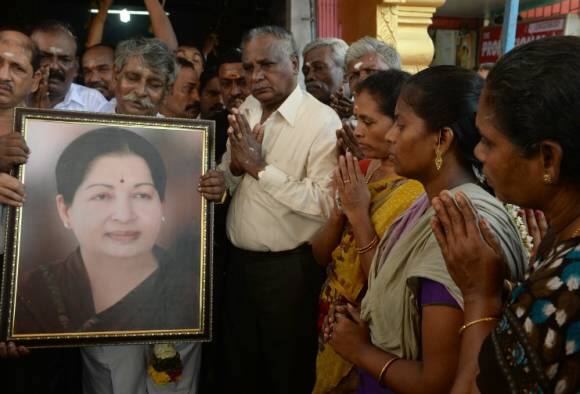 তামিলনাড়ুর মুখ্যমন্ত্রী জয়ললিতার শারীরিক অবস্থা অত্যন্ত সঙ্কটজনক।