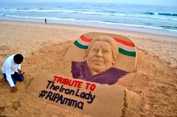 Sand Artist Pays Tribute To The Iron Lady Jayalalithaa With His Sand Art At Puri Beach স্যান্ড আর্টে আম্মাকে শ্রদ্ধা সুদর্শনের