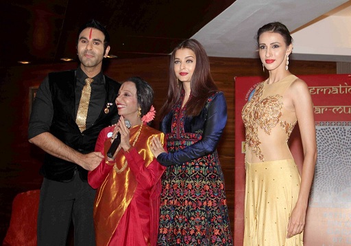 অনুষ্ঠানে সন্দীপ সোপারকর, আলেসিয়া রাউত এবং অ্যাশলে লোবো-র নবধারা ইন্ডিয়া ডান্স থিয়েটার নৃত্য পরিবেশন করে। (ছবি-সোলারিস ইমেজ)