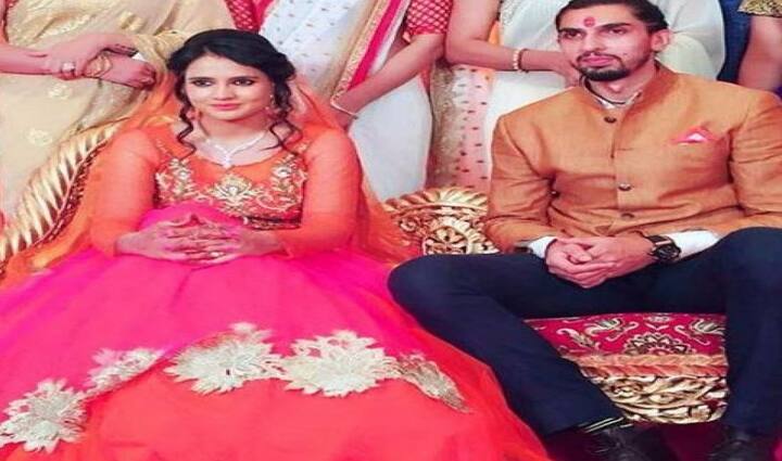 চলতি বছরের ১৯ জুন এক অনাড়ম্বর অনুষ্ঠানে প্রতিমার সঙ্গে ইশান্তের বাগদান হয়