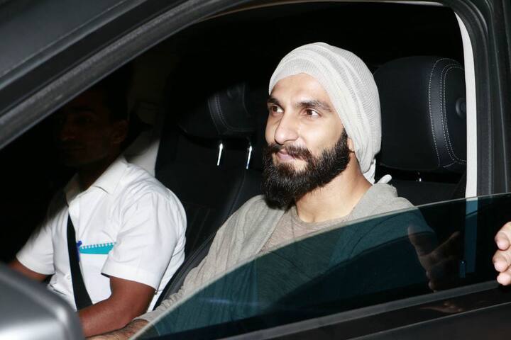 ছবির স্ক্রিনিংয়ে যাচ্ছেন রণবীর। 