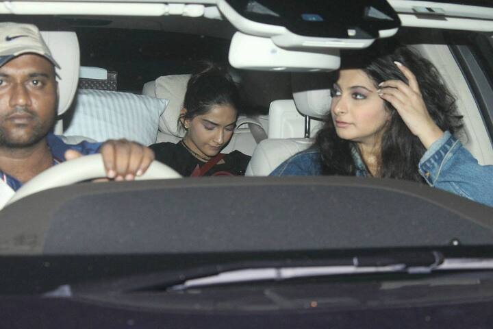 সোনম কপূরও ছিলেন বোন রিয়ার সঙ্গে। 