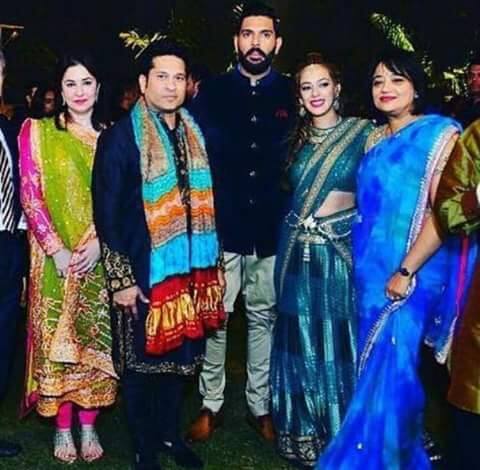 হাজির সস্ত্রীক সচিন তেন্ডুলকর।