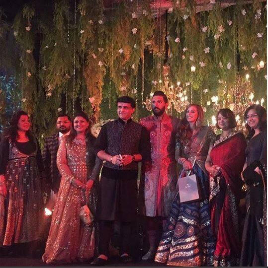 উপস্থিত ছিলেন সৌরভ গঙ্গোপাধ্যায় এবং তাঁর স্ত্রী ডোনা গঙ্গোপাধ্যায়।