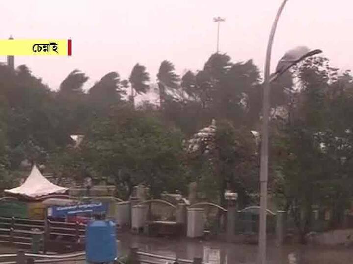 ১২০ কিমি বেগে চেন্নাইয়ে আছড়ে পড়ল ঘূর্নিঝড় ভরদা। ঝড়ের তাণ্ডবে ভেঙে পড়ল গাছ, বন্ধ ট্রেন ও বিমান পরিষেবা