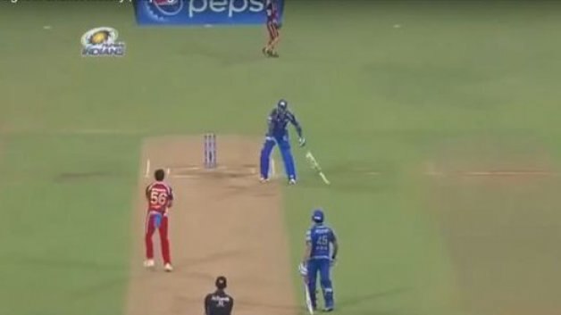 Video When Cricket Pitch Turned Into Warzone দেখুন, ক্রিকেট মাঠ যখন যুদ্ধক্ষেত্র