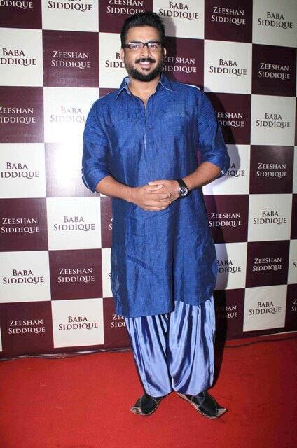 বাদ পড়েননি মাধবনও। 