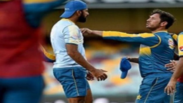 Pakistani Player Fight Each Other During Practice Session দলের অনুশীলনে ঝামেলায় জড়ালেন দুই পাক ক্রিকেটার