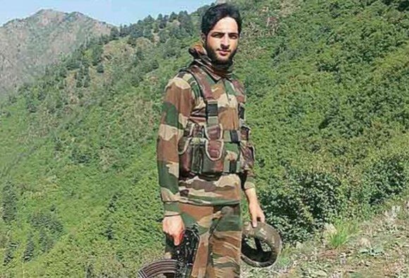 Gallantry Award For 3 Soldiers For Gunning Down Burhan Wani বুরহানকে সংঘর্ষে খতম করা রাষ্ট্রীয় রাইফেলসের তিন জওয়ানকে সেনা মেডেল