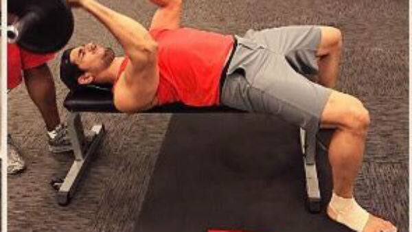 Sidharth Malhotra Suffers Ankle Injury On Set শ্যুটিংয়ের সময় গোড়ালিতে চোট পেলেন সিদ্ধার্থ মালহোত্রা