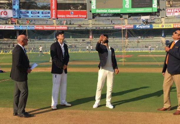 আজ থেকে চেন্নাইয়ে শুরু হল ভারত-ইংল্যান্ড সিরিজের পঞ্চম তথা শেষ টেস্ট। টসে জিতে প্রথমে ব্যাটিং করছে ইংল্যান্ড
