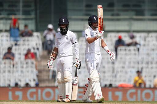 শুরুটা দারুণ করেছিল ভারত। ২১ রানের মধ্যে ইংল্যান্ডের দুই ওপেনার অ্যালেস্টার কুক ও কেটন জেনিংস প্যাভিলিয়নে ফিরে যাওয়ার পর ইনিংসের হাল ধরেন জো রুট ও মঈন আলি