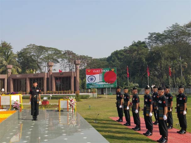 কয়েক মাসের রক্তক্ষয়ী সংগ্রামের পর আসে কাঙ্খিত এই দিন। আত্মসমর্পণ করে পাকিস্তান। জন্ম হয় স্বাধীন বাংলাদেশের।