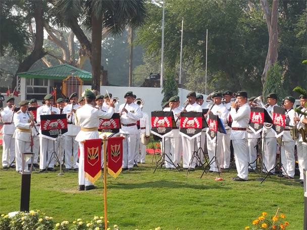 শ্রদ্ধা জানান অবসরপ্রাপ্ত সেনাপ্রধান জেনারেল শঙ্কর রায় চৌধুরী। শ্রদ্ধা জানান বাংলাদেশ থেকে আগত মুক্তিযোদ্ধারা