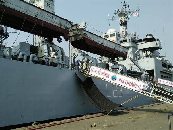 নৌ দিবস উপলক্ষে কলকাতা সফরে এল নৌসেনার পূর্বাঞ্চলীয় ফ্লিটের দুটি রণরতী ‘আইএনএস ঘরিয়াল’ ও ‘আইএনএস খঞ্জর’। 