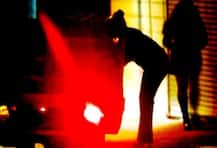 নোট বাতিল: বলিউডে আসা বিদেশি মেয়েরা সঙ্কটে পড়ে দেহ ব্যবসায়!