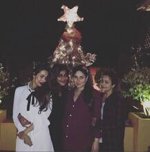 বন্ধুদের সঙ্গে বড়দিনের আগে উৎসবে মেতে করিনা