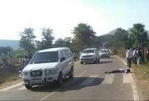 রাস্তায় পড়ে দুর্ঘটনায় নিহতের দেহ, ভ্রুক্ষেপ না করেই বেরিয়ে গেল মন্ত্রীর কনভয়