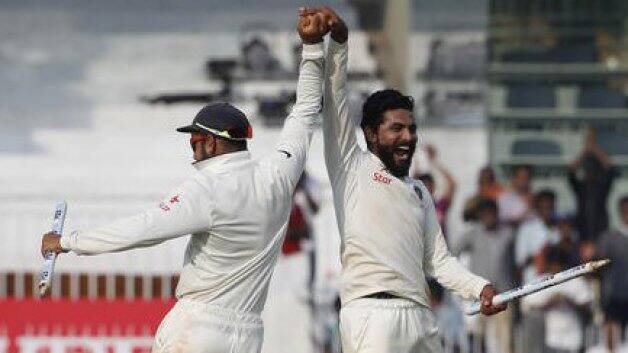 ইংল্যান্ডের বিরুদ্ধে সিরিজে ২৫.৮৪ গড়ে ২৬ টি উইকেট নিয়েছেন জাদেজা। কপিল দেব, ভিনু মানকড় ও রবিচন্দ্রন অশ্বিনের পর চতুর্থ ভারতীয় অলরাউন্ডার হিসেবে কোনও সিরিজে ২০০ রান ও ২০-র বেশি উইকেট সংগ্রহের কৃত্বিত্বের অধিকারী হলেন তিনি। 