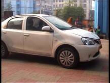 কানে হেডফোন, হাতে স্টিয়ারিং, দিল্লিতে গাড়ির তলায় শিশুকে পিষে দিলেন মহিলা