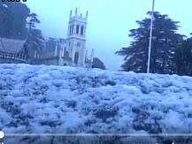 ਸ਼ਿਮਲਾ 'ਚ ਹੋ ਰਹੀ ਹਲਕੀ ਬਰਫਬਾਰੀ ਨਾਲ ਸੈਲਾਨੀਆਂ ਦੇ ਖ੍ਹਿੜੇ ਚਿਹਰੇ