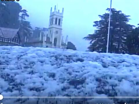 ਸ਼ਿਮਲਾ 'ਚ ਹੋ ਰਹੀ ਹਲਕੀ ਬਰਫਬਾਰੀ ਨਾਲ ਸੈਲਾਨੀਆਂ ਦੇ ਖ੍ਹਿੜੇ ਚਿਹਰੇ