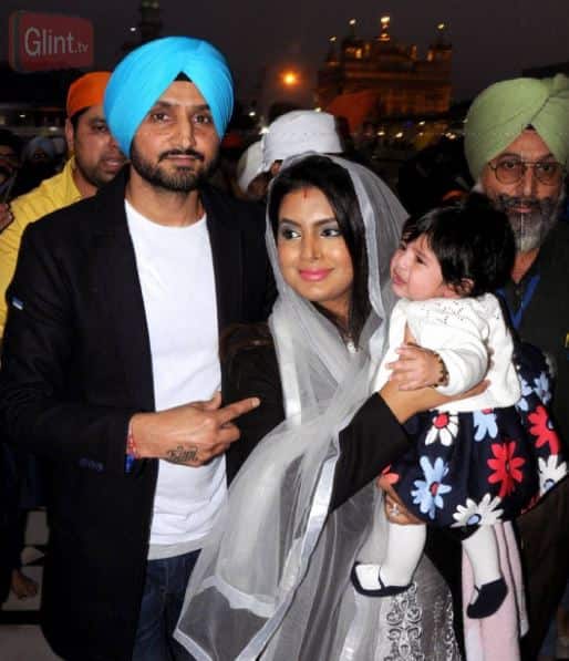 জাতীয় দলে সুযোগ না পেলেও, স্ত্রী-সন্তানকে নিয়ে সুখেই আছেন হরভজন