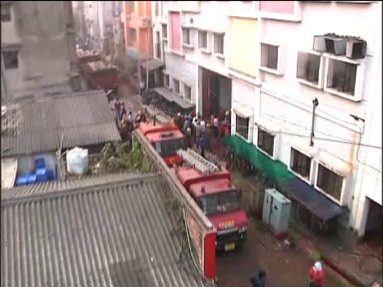 Fire At Shoe Factory In Kasba Industrial Estate কসবার শিল্পতালুকে জুতো কারখানায় আগুন