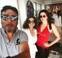 রি-ইউনিয়নে একসঙ্গে দেখা গেল নয়ের দশকের তিন নায়িকা মণীষা কৈরালা, তাব্বু ও পূজা বেদীকে