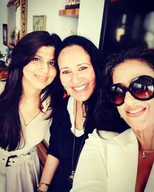 রি-ইউনিয়নে একসঙ্গে দেখা গেল নয়ের দশকের তিন নায়িকা মণীষা কৈরালা, তাব্বু ও পূজা বেদীকে