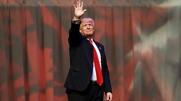 মার্কিন প্রেসিডেন্টের আসনে ট্রাম্পের আগমণ ৯ নভেম্বর, আমেরিকার ৪৫ তম মার্কিন প্রেসিডেন্ট হিসেবে নির্বাচিত হয়ে আসেন ডোনাল্ড ট্রাম্প। রাজনৈতিক ভাবে তিনি এই জায়গায় নতুন হলেও, শিল্পপতি হিসেবে তিনি সকলের কাছেই বিশেষভাবে পরিচিত।