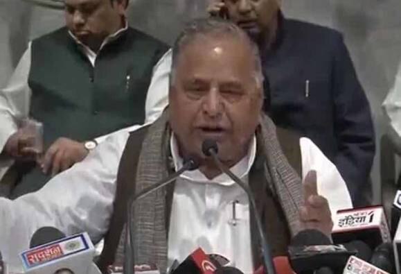 I Am The National President Of Samajwadi Party Asserts Mulayam আমি এখনও দলের সভাপতি, ঘোষণা মুলায়মের