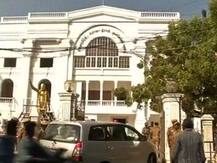 এআইএডিএমকে দফতরের বাইরে বহিষ্কৃত নেত্রীর আইনজীবীকে মারধর, ইস্তফা সিনেমা তারকার