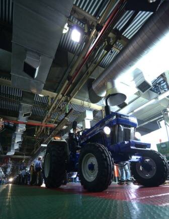  এই ইঞ্জিনিয়ারিং কোম্পানি কৃষি সংক্রান্ত যন্ত্রপাতি ও অন্যান্য মেশিনপত্র তৈরি করে। (Picture: http://srbachchan.tumblr.com/)