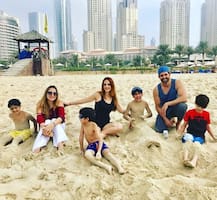 স্বাভাবিক হচ্ছে হৃতিক-সুজান সম্পর্ক? দুবাইয়ে ছুটি কাটাচ্ছেন তাঁরা!