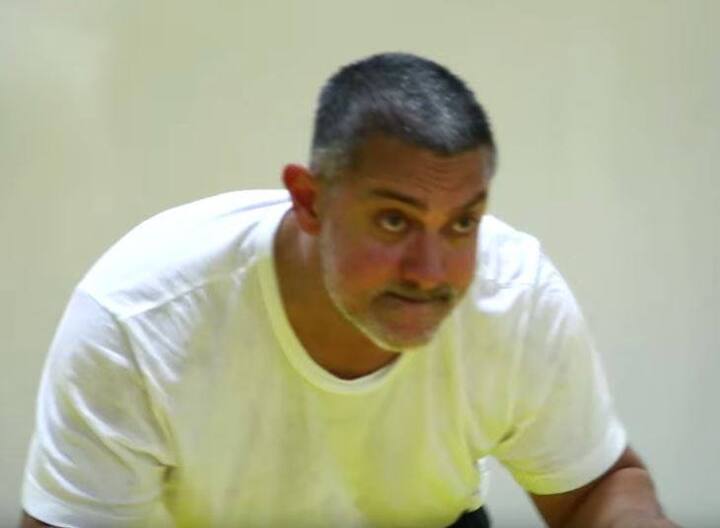 আমির জানিয়েছেন, কুস্তি শুধু শক্তির খেলা নয়। শক্তির সঙ্গে একইভাবে ব্যবহার করতে হয় মনকে। একজন ভাল কুস্তিগীরকে অসম্ভব বুদ্ধিমান হতে হয়। 