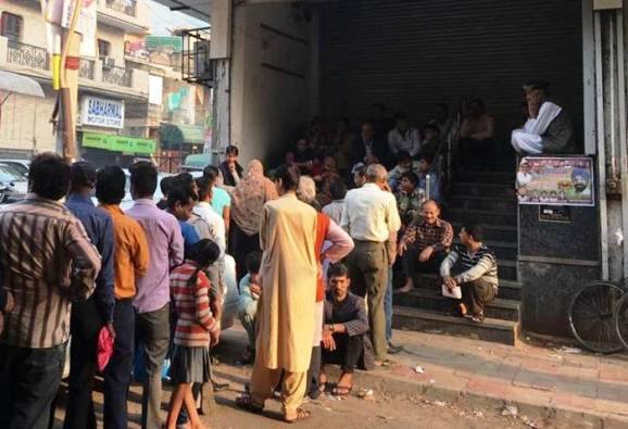 Five Injured In Clash Over Atm Queue In Up উত্তরপ্রদেশে এটিএমের লাইনে সংঘর্ষ, আহত ৫