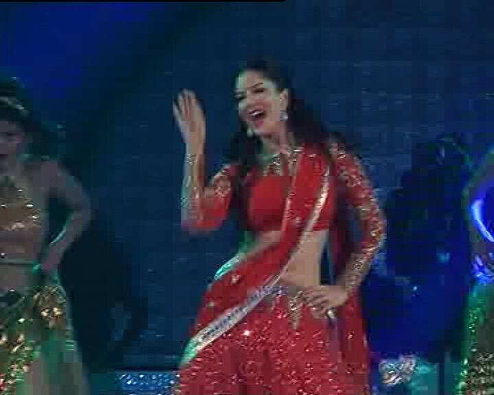 সানির সঙ্গে তাল মিলিয়ে নাচলেন দর্শকরাও