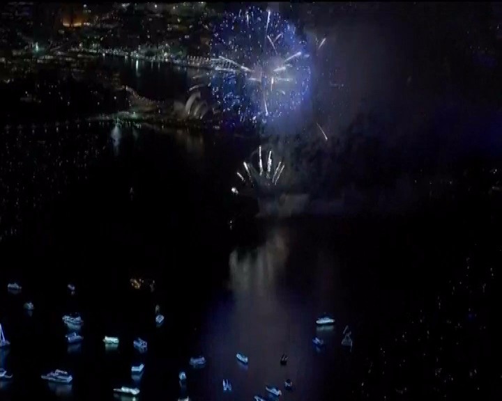 দেখুন, দেশের বিভিন্ন শহরে নববর্ষ পালনের ছবি