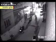 ফের বেঙ্গালুরুতে প্রকাশ্য রাস্তায় মহিলার শ্লীলতাহানি, সিসিটিভি-তে ধরা পড়ল লজ্জাজনক সেই ছবি